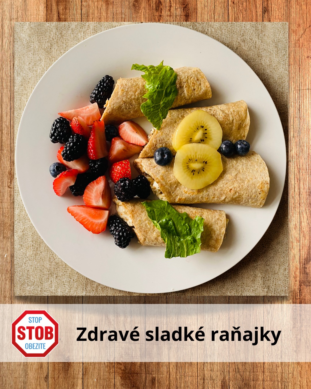 Zdravé, sladké raňajky, celozrnná palacinka alebo wrap na sladko, tvarohový krém, čerstvé ovocie a hotovo. 🍓🥞
Nemusíme vyrábať zložité recepty, aby sme si pochutnali.
Celozrnné palacinky alebo wrapy na sladko môžu byť plnohodnotným jedlom, nie len dezertom.
Keď ich postavíme na správnych surovinách, zasýtia a dodajú energiu bez pocitu ťažoby.
Inšpirácia na recept:
➡️ celozrnná palacinka alebo wrap
➡️ jemná náplň z tvarohu alebo bieleho hustého jogurtu
➡️ čerstvé ovocie podľa chuti jahody, černice, čučoriedky, kiwi, jablká
➡️ pár lístkov mäty alebo medovky pre sviežosť, ale kľude aj lístočky špenátu alebo šalátu
➡️ a navrch med, javorový sirup alebo agave sirup
Takéto jedlo spája sacharidy bielkoviny aj vlákninu.
Výsledkom je chuť spokojnosť a pocit že telo dostalo presne to čo potrebuje 💚
www.stob.sk
.
.
#stob #jedznormalne #zdravyranajky #jedlopreradost #udrzatelnechudnutie #vedomejedenie #malekroky #celozrnnapalacinka #wrap #zdraverecepty