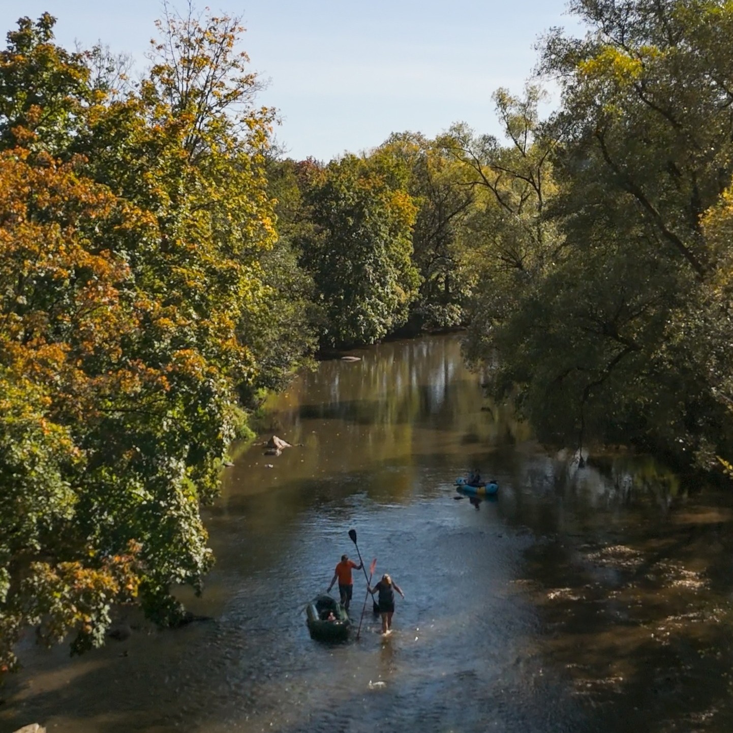 Parádní počasí, brutální peřeje na Sázavě, dvacet filmů, hodně piva a nikdy nekončící oheň. 🏕️Druhý podzimní Packraft MEETUP ve Sluneční zátoce spojený letos s @packraftfilmfest je minulostí.Díky za účast všem, bylo to tak parádní, že jdu zase spát...Brzy někde s lodí v batohu AHOJ!
#ultimapackrafts #staywildbefree #slodivbatohu