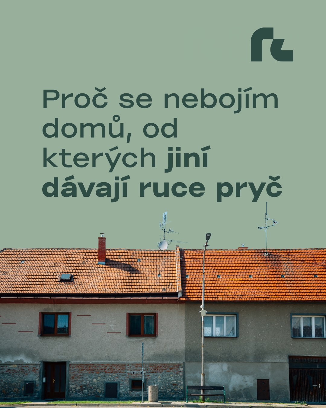 Víte, jakou zakázku má průměrný makléř nejraději? Vymalovanou prázdnou novostavbu, kde stačí udělat dvě fotky a čekat na provizi. Jakmile ale přijde řeč na starší dům po prarodičích, kde je potřeba nová střecha a vyklidit tuny starého nábytku, spousta z nich najednou nemá čas. 🤷♂️ Já to mám přesně naopak. Tyhle nemovitosti mě baví. Proč?
➡️ Vidím potenciál – tam, kde jiní vidí jen ruinu a starosti, já vidím budoucí domov pro rodinu, která si ho zrekonstruuje přesně podle sebe. 🧱
➡️ Prodávám vizi, ne současný stav – u takových domů musíte umět s kupujícími mluvit narovinu o technickém stavu i nákladech na rekonstrukci, a to každý neumí. 🛠️
➡️ Nenechám vás v tom – pomůžu zorganizovat vyklízení, poradím, co má smysl před prodejem ještě opravit a co už nechat být, aby vás to nestálo zbytečné peníze. 🤝
💡 Možná máte nemovitost, za kterou se tak trochu stydíte nebo si myslíte, že je v současném stavu neprodejná. Mě oprýskaná omítka a starý umakart nevyděsí. Zvládl jsem prodat už desítky takových domů. Zavolejte mi, přijedu se podívat a řeknu vám, jak na to. 📱👉 https://www.romanlaner.cz/prodej-nemovitosti/
