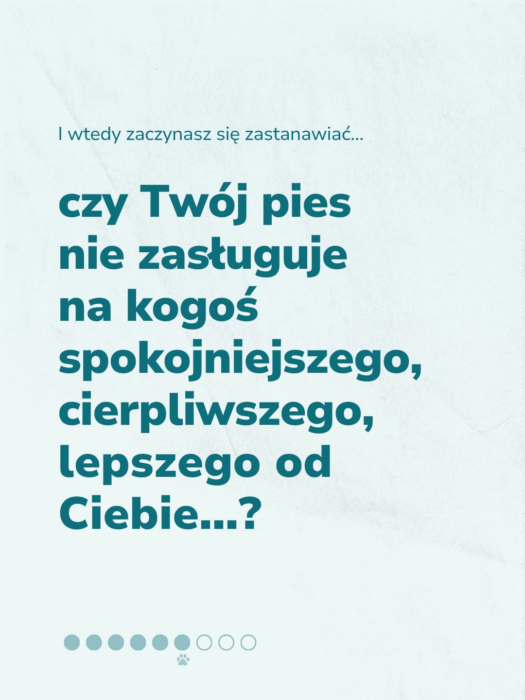 Czasem patrzę na te wszystkie idealne życia z psami w internecie i mam wrażenie, że wszyscy ogarniają to lepiej ode mnie.
Długie spacery.
Ciągłe treningi.
Zero frustracji.
Zero zmęczenia.
I chyba właśnie przez to czasem mam poczucie, że sama robię za mało.
Że powinnam mieć więcej cierpliwości, więcej energii i bardziej „ogarnięte” życie z psem.
I chyba dopiero uczę się, że bycie dobrą opiekunką nie oznacza bycia idealną 💛
I może właśnie dlatego stworzyliśmy PetBox.
Nie po to, żeby oceniać, jakim jesteś opiekunem.
Tylko po to, żeby choć trochę ułatwić codzienność z psem - dobrym jedzeniem, wsparciem i świadomością, że nie wszystko musisz ogarniać sama 🐾
Jeśli znasz kogoś, komu też czasem wydaje się, że robi za mało — podeślij mu ten post 💛