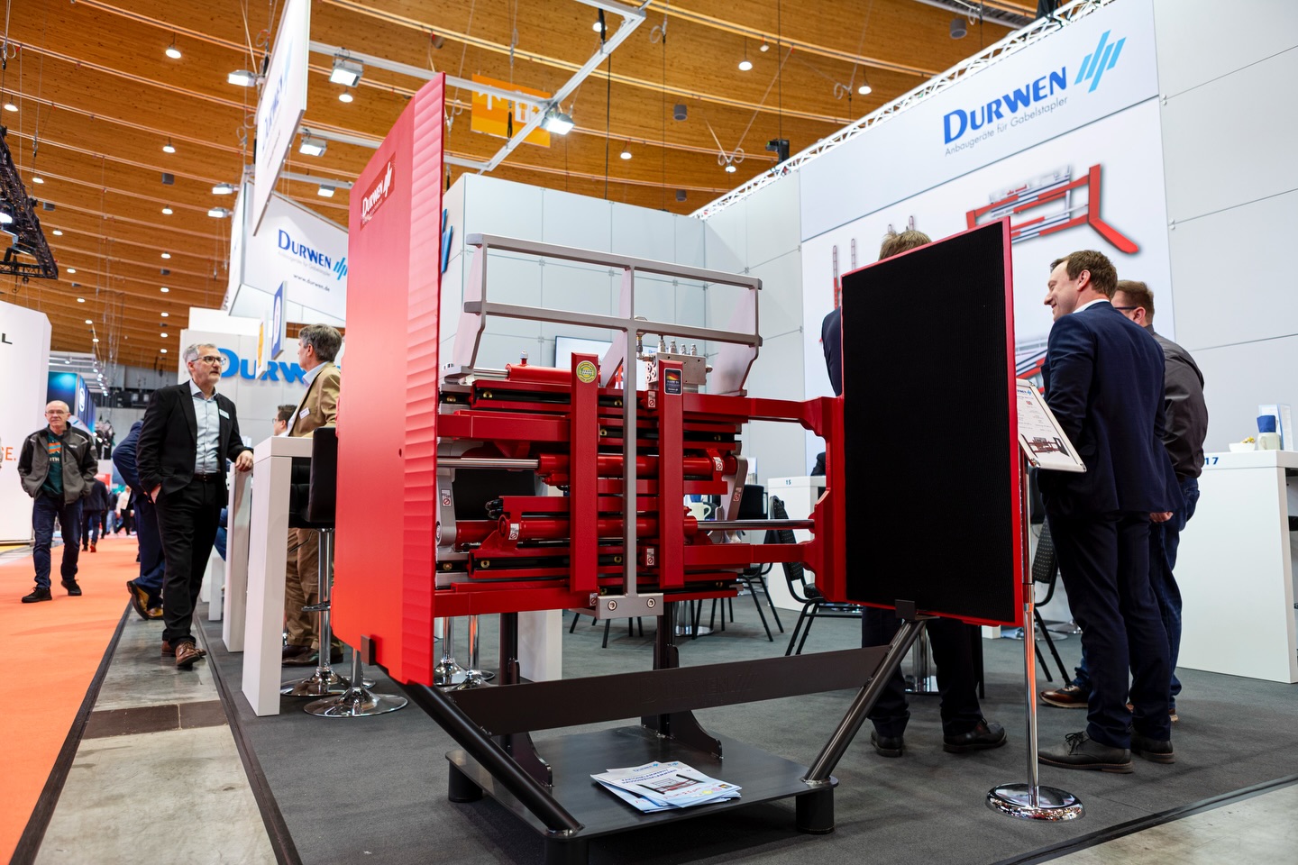 Wir möchten uns als Firma Durwen herzlich für den großartigen Besuch auf unserem Messestand während der @logimat in Stuttgart bedanken. Es hat uns sehr gefreut, so viele interessante Gespräche zu führen, neue Kontakte zu knüpfen und bekannte Partner persönlich wiederzusehen.
Die @logimat war für uns eine hervorragende Gelegenheit, unsere neuesten Lösungen und Entwicklungen zu präsentieren und gemeinsam über aktuelle Herausforderungen und Chancen in der Intralogistik zu sprechen. Ihr Interesse, Ihre Fragen und der offene Austausch haben maßgeblich zum Erfolg unseres Messeauftritts beigetragen.
Ein besonderes Dankeschön gilt allen Besuchern, Kunden, Partnern und Interessierten, die sich die Zeit genommen haben, unseren Stand zu besuchen. Der persönliche Dialog und das wertvolle Feedback motivieren uns, weiterhin innovative und zuverlässige Lösungen für unsere Kunden zu entwickeln.
Wir freuen uns darauf, die Gespräche weiterzuführen und auch in Zukunft gemeinsam erfolgreiche Projekte umzusetzen.
Vielen Dank für Ihren Besuch und bis zum nächsten Mal!
Ihr Team der Firma Durwen