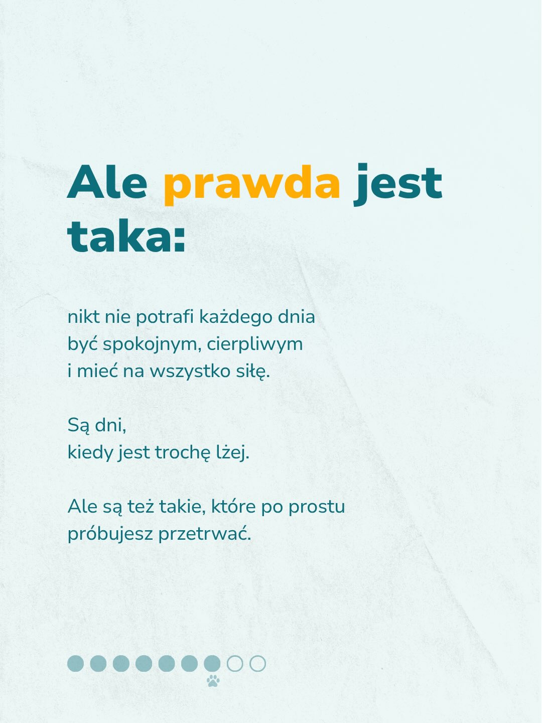 Czasem patrzę na te wszystkie idealne życia z psami w internecie i mam wrażenie, że wszyscy ogarniają to lepiej ode mnie.
Długie spacery.
Ciągłe treningi.
Zero frustracji.
Zero zmęczenia.
I chyba właśnie przez to czasem mam poczucie, że sama robię za mało.
Że powinnam mieć więcej cierpliwości, więcej energii i bardziej „ogarnięte” życie z psem.
I chyba dopiero uczę się, że bycie dobrą opiekunką nie oznacza bycia idealną 💛
I może właśnie dlatego stworzyliśmy PetBox.
Nie po to, żeby oceniać, jakim jesteś opiekunem.
Tylko po to, żeby choć trochę ułatwić codzienność z psem - dobrym jedzeniem, wsparciem i świadomością, że nie wszystko musisz ogarniać sama 🐾
Jeśli znasz kogoś, komu też czasem wydaje się, że robi za mało — podeślij mu ten post 💛