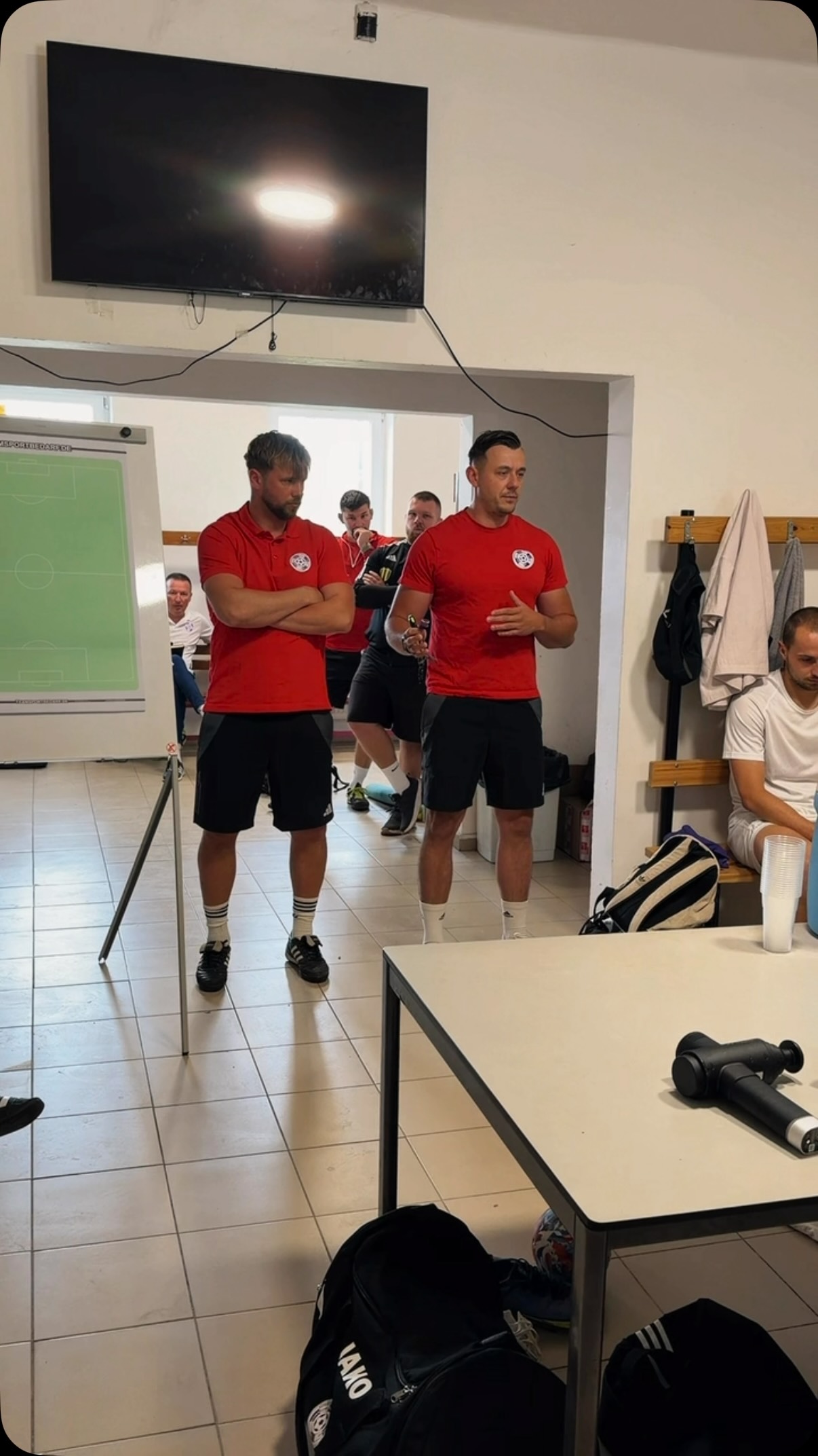 🇭🇺 A tegnapi és a mai edzéssel megkezdődött a felkészülés a 2026/27-es idényre.
Hajrá KFC! 💜🤍
🇸🇰 Včerajším a dnešným tréningom odštartovala príprava na sezónu 2026/27
Do toho KFC!💜🤍