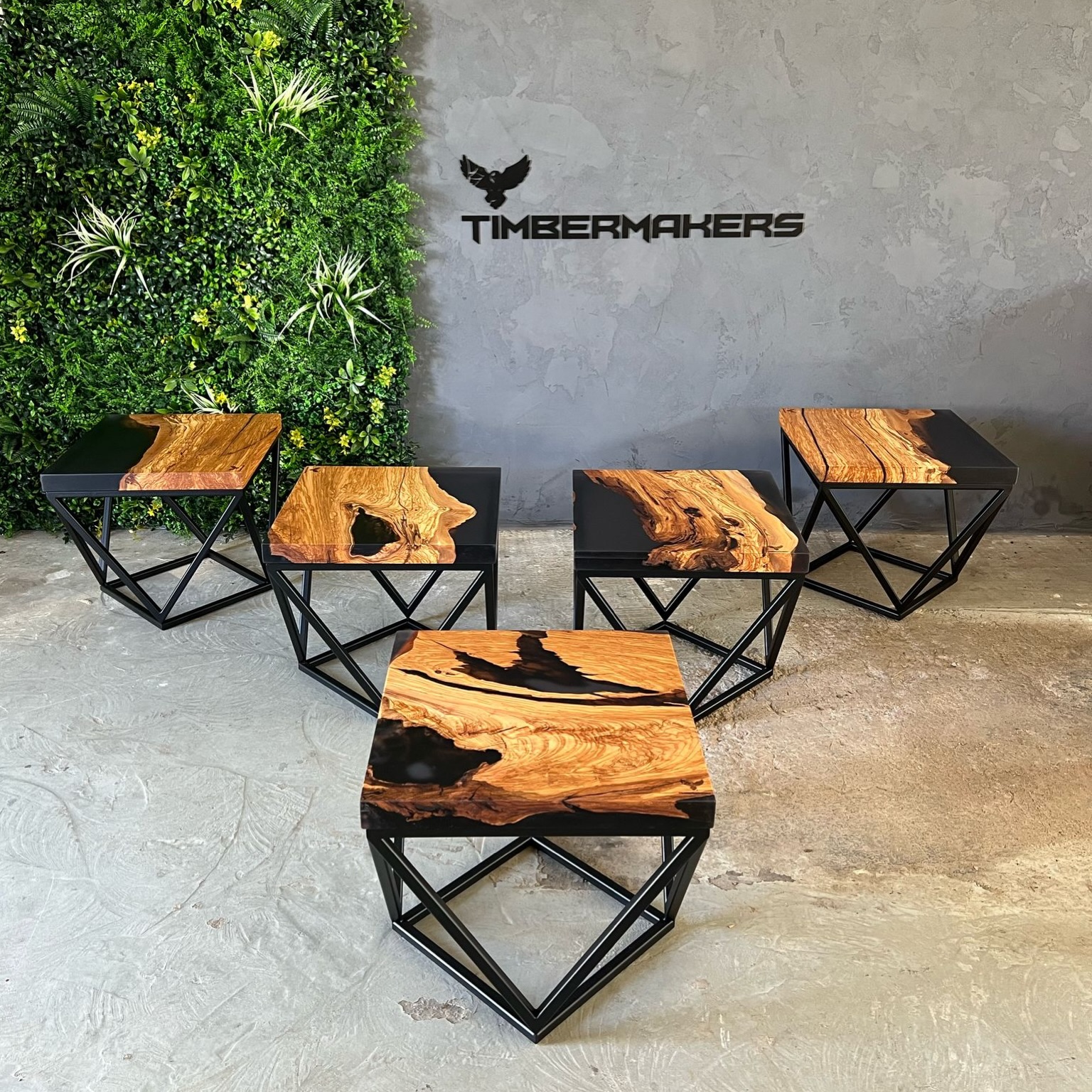 Designové stolky z cca 600 let starého olivového k…