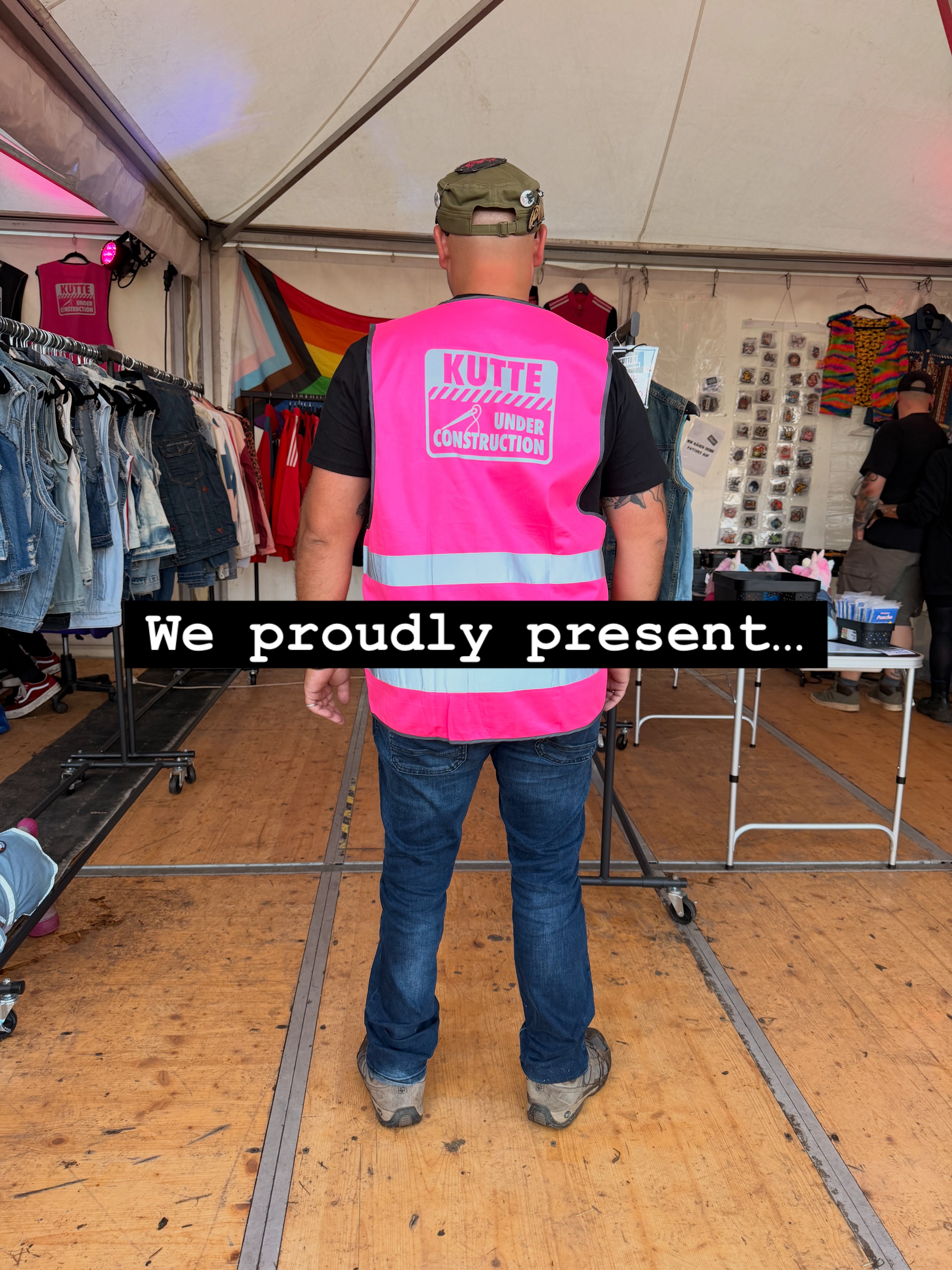 Eure Kutte ist bei uns unter der Nähmaschine. Damit ihr nicht nakkig über den holy ground müsst haben wir die Welterste Leihkutte am Start. Kommt vorbei ins Wackenfoundation Camp