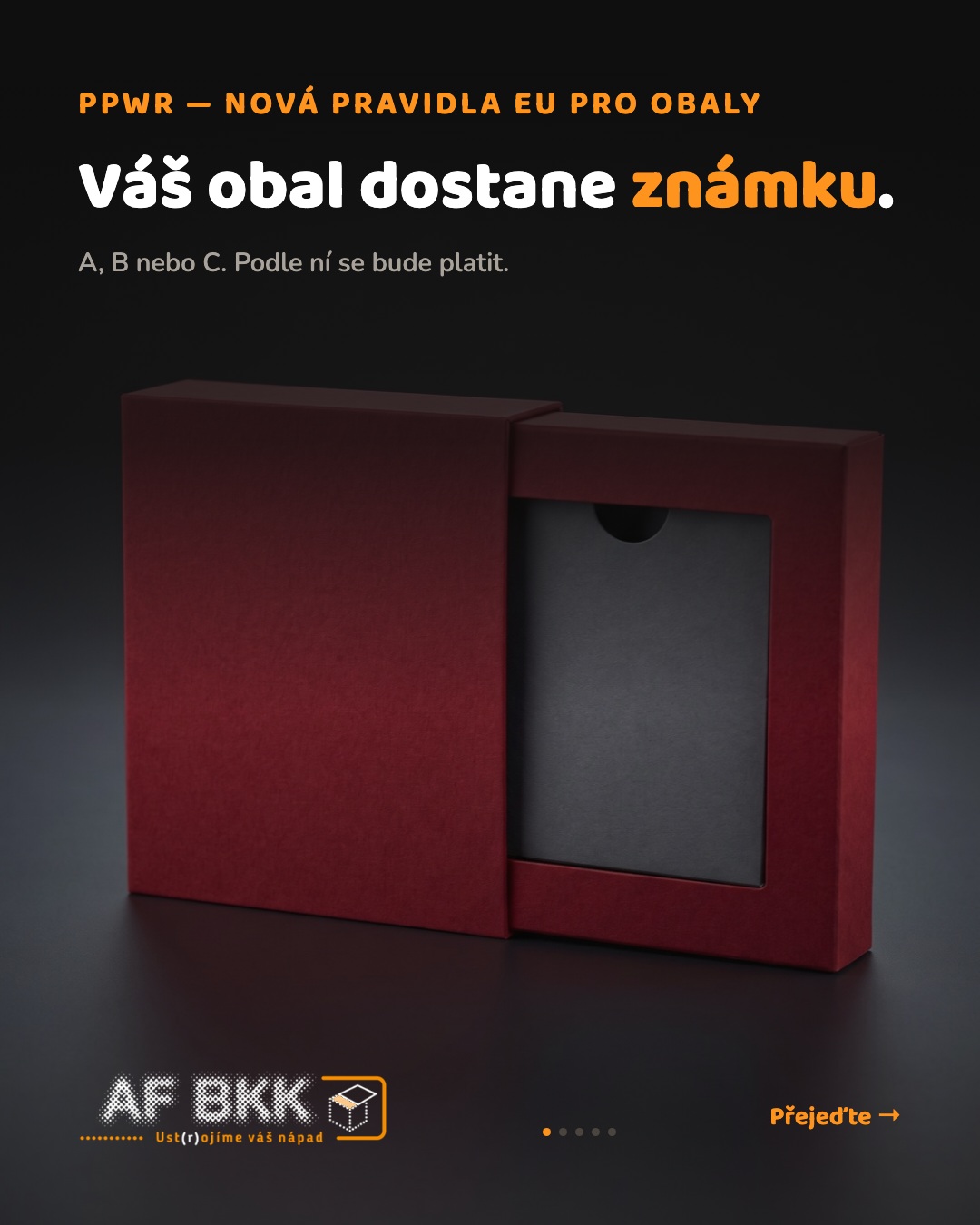 Váš obal dostane známku. A, B nebo C.
Od 12. srpna platí PPWR, Packaging and Packaging Waste Regulation — nová evropská pravidla pro obaly a obalové odpady. Týkají se všeho, čím balíte: krabiček, etiket, přepravních kartonů i výplní. A nově neřeší jen to, kam obal vyhodíte, ale z čeho je a jestli půjde skutečně recyklovat.
Háček, který většina lidí nečeká: neposuzuje se jeden materiál, ale celý obal. Karton, barva, lak, laminace, lepidlo i ražba se hodnotí dohromady. Jedna vrstva navíc může známku srazit.
Nejdříve od roku 2030 musí obal spadnout aspoň do třídy C, od roku 2038 už jen do A nebo B. A čím horší třída, tím vyšší poplatek za obal. Přesná kritéria vydá Evropská komise do 1. 1. 2028.
Navrhneme a vyrobíme vám obal z papírových materiálů, který je na nová pravidla připravený od začátku.
📩 obchod@afbkk.cz
#afbkk #ppwr #obaly #packaging #udrzitelnost #praha #tisk #tiskarna #obal #krabicky