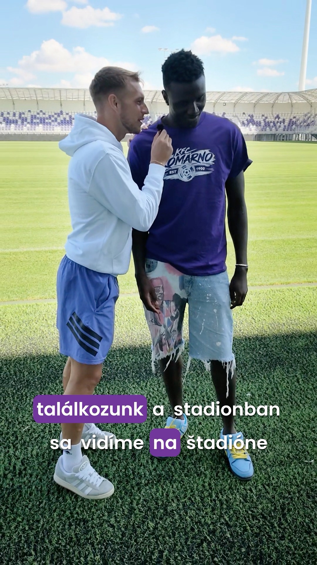 🇭🇺 Találkozunk, vagy nem találkozunk? 😄👀 Mi bízunk benne, hogy szép számban találkozunk – hiszen már ezen a szombaton, szeptember 19-én otthon fogadjuk a bajnok ŠK Slovan Bratislava csapatát! 🏆 Szükségünk lesz minden egyes szurkolóra. Hajrá, KFC! 💜
Vedd meg a jegyedet 👉 https://kfckomarno.vipka.app
🇸🇰Vidíme sa, alebo nevidíme? 😄👀 My veríme, že sa uvidíme v hojnom počte – veď už túto sobotu 19. septembra privítame doma majstra ŠK Slovan Bratislava! 🏆 Budeme potrebovať každého jedného z vás. Do toho, KFC! 💜
Kúp si vstupenku 👉 https://kfckomarno.vipka.app