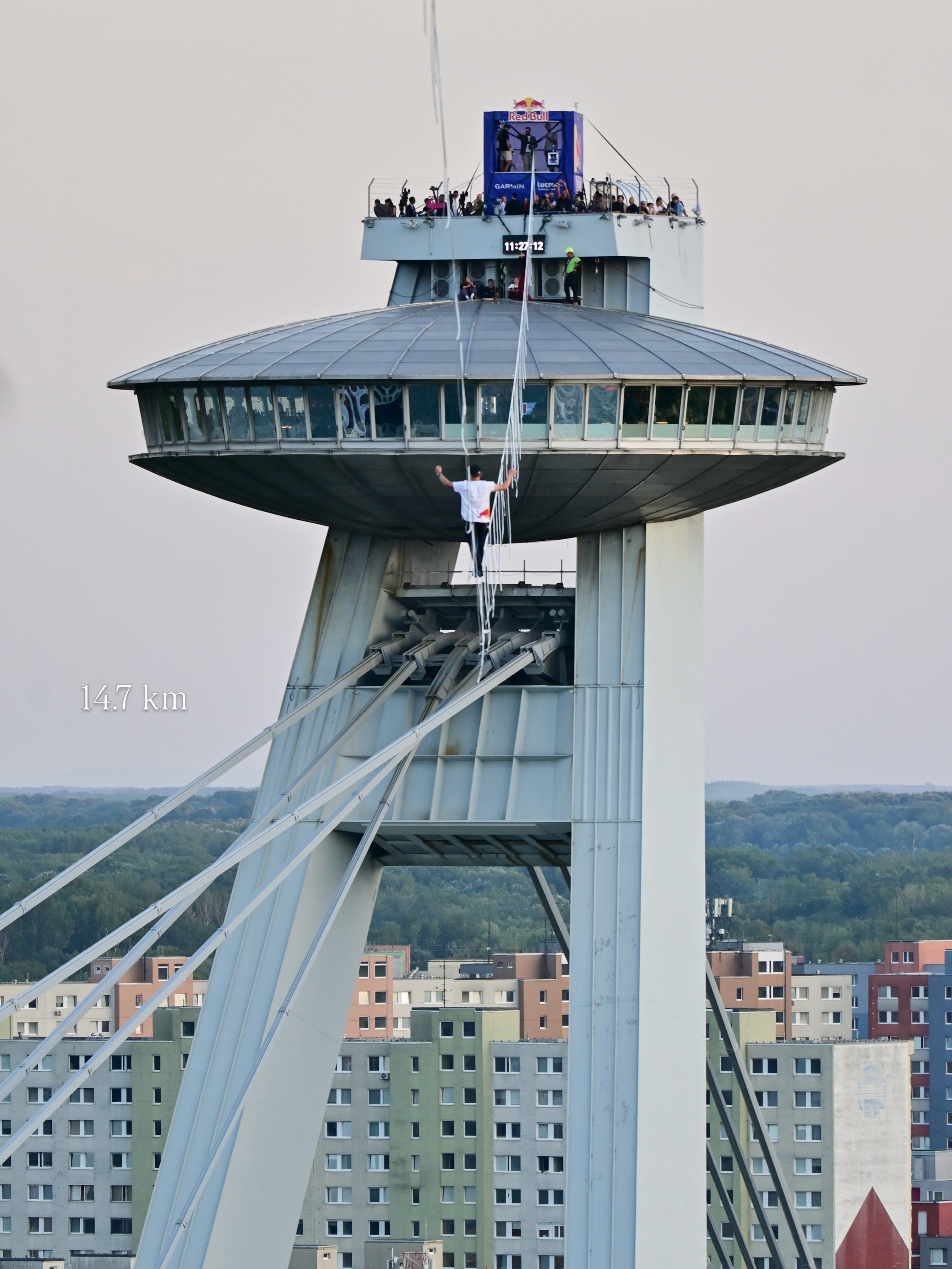 New World Record from Bratislava thanks to @jaantastic 🤩
12 hours of slacklining between Bratislava castle & the UFO Bridge 🛸 14.7 km distance 100m above ground.
Congrats Jaan! 👏
#bratislava #slovakia #slovensko #slackline