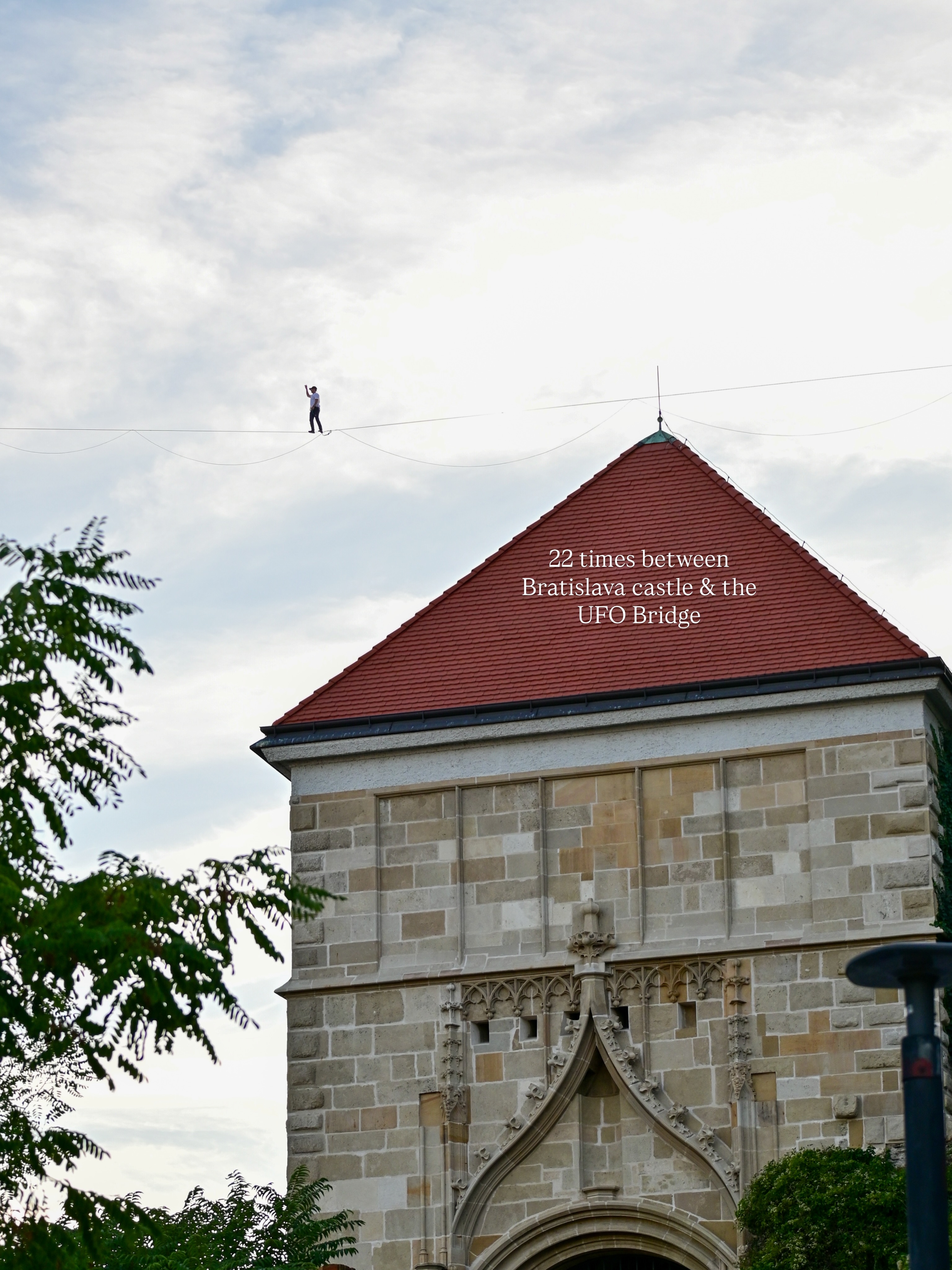 New World Record from Bratislava thanks to @jaantastic 🤩
12 hours of slacklining between Bratislava castle & the UFO Bridge 🛸 14.7 km distance 100m above ground.
Congrats Jaan! 👏
#bratislava #slovakia #slovensko #slackline