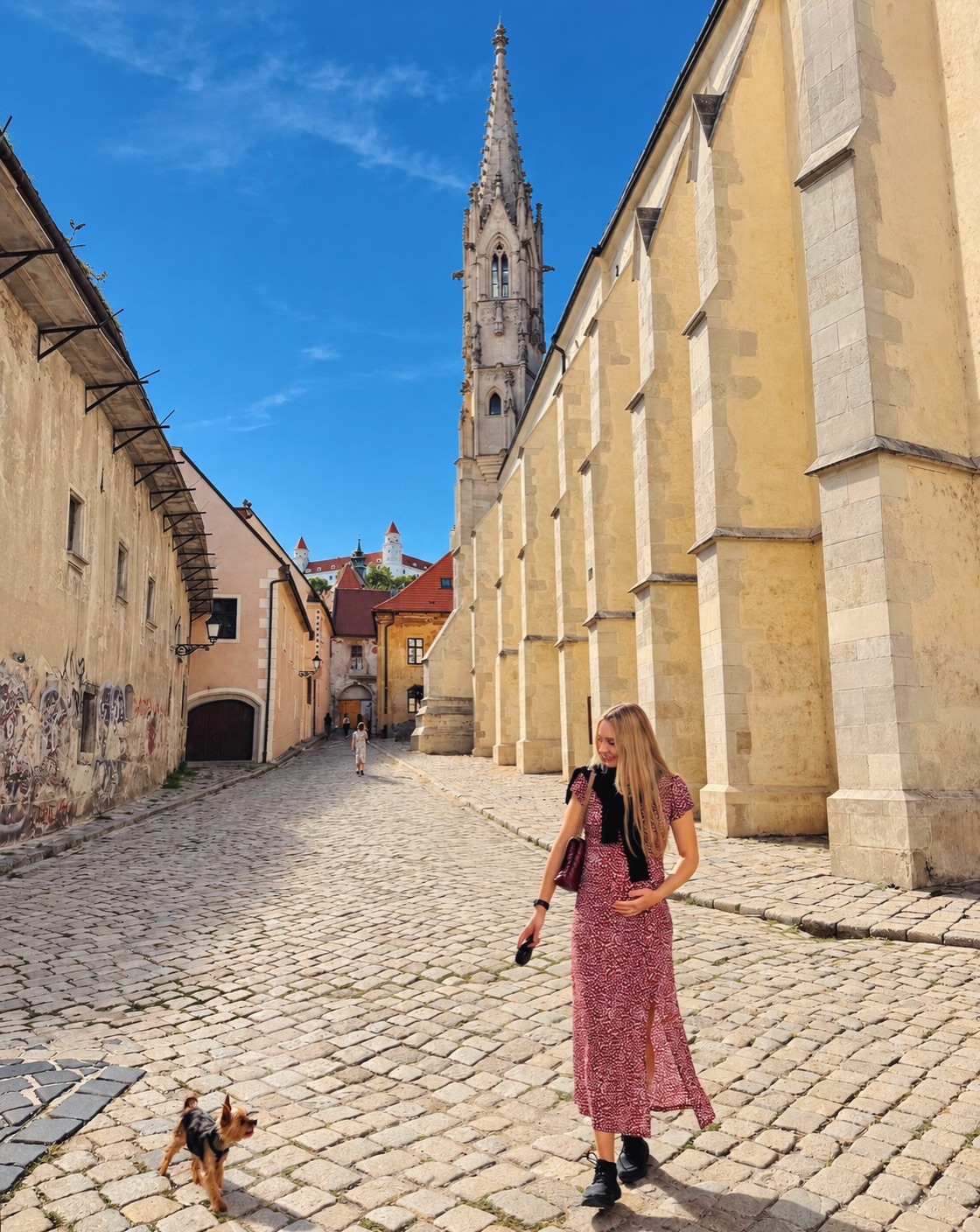 Máme super novinku ♥️ čoskoro k nám pribudne nová Bratislavčanka a spolu s ňou prirodzene aj téma tipov kam s deťmi.
Čo by vás najviac zaujímalo? Tipy na miesta a výlety? Rodinné aktivity a eventy? Reštaurácie s detskými kútikmi? Obchody a suveníry pre deti?
Dajte mi vedieť a už čoskoro sa môžete tešiť aj na takýto content 💬
#bratislava #slovakia #slovensko #kamsdetmi #babyreveal