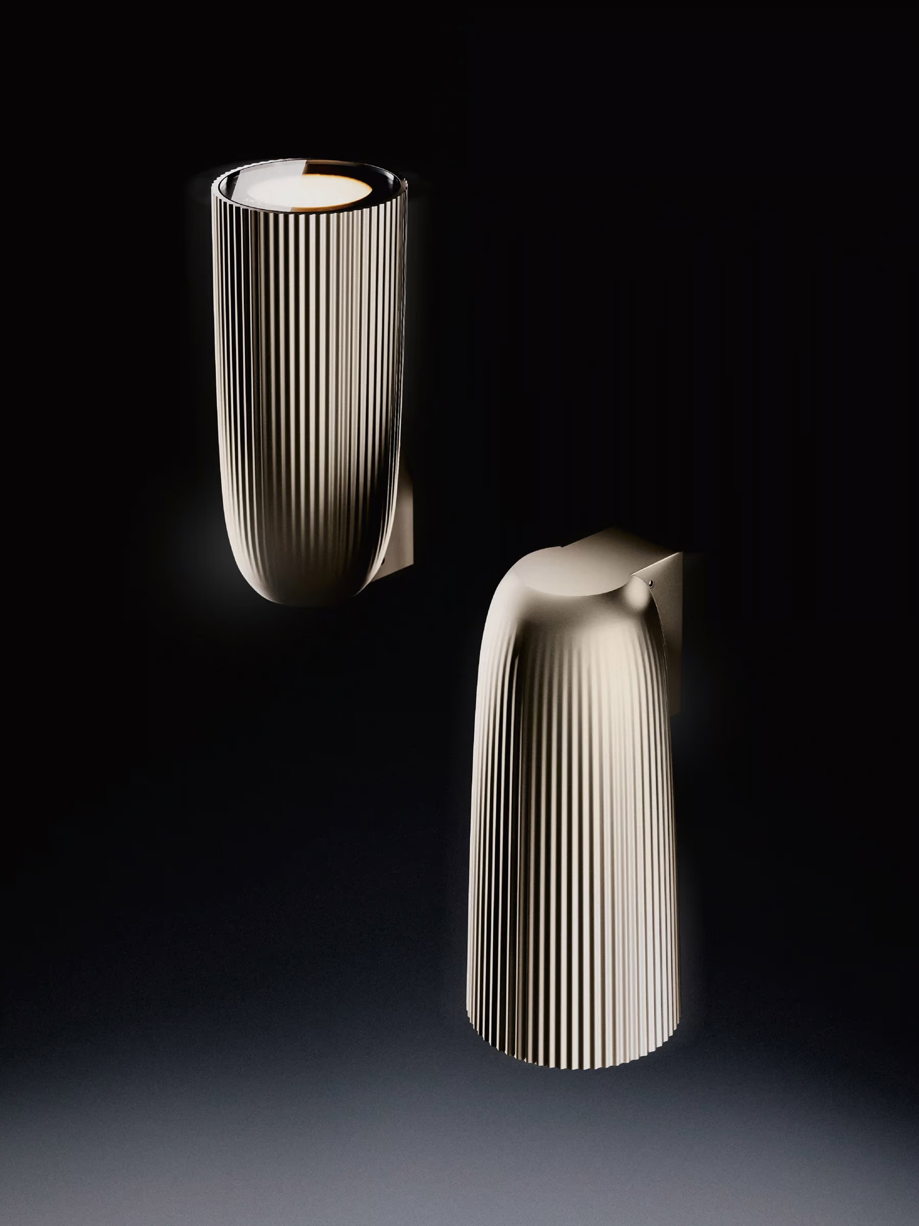 NEW LIGHTS ALERT ✨
@lodesbrand rozšiřuje svou Outdoor kolekci o dvě nové světelné novinky – Arrakis a Cioèt. Dvě různé podoby světla, které propojují architekturu, přírodu a atmosféru venkovního prostoru.
ARRAKIS
design Patrick Norguet
Elegantní nástěnné svítidlo, které pracuje s jemným světlem a výrazným, ale subtilním detailem. Přes den působí jako dekorativní prvek fasády, v noci nechává vyniknout měkké, nepřímé světlo.
Detaily ✨
CIOÈT
design Calen Knauf
Minimalistické stojací svítidlo, které nechává vyniknout především samotné světlo. Jemně zakřivený profil přirozeně navazuje na okolní krajinu a vytváří decentní atmosféru v zahradách, na terasách i v exteriérech hospitality.
ARRAKIS
Dostupné ve čtyřech matných odstínech – bílé, antracitové, champagne a přírodně hnědé.
CIOÈT
Ve čtyřech odstínech inspirovaných přírodou – antracitové, champagne, přírodně hnědé a zelené.
🤎
🤎
Dvě nové interpretace outdoorového světla.
Wow 🤩
Designed to belong outside.